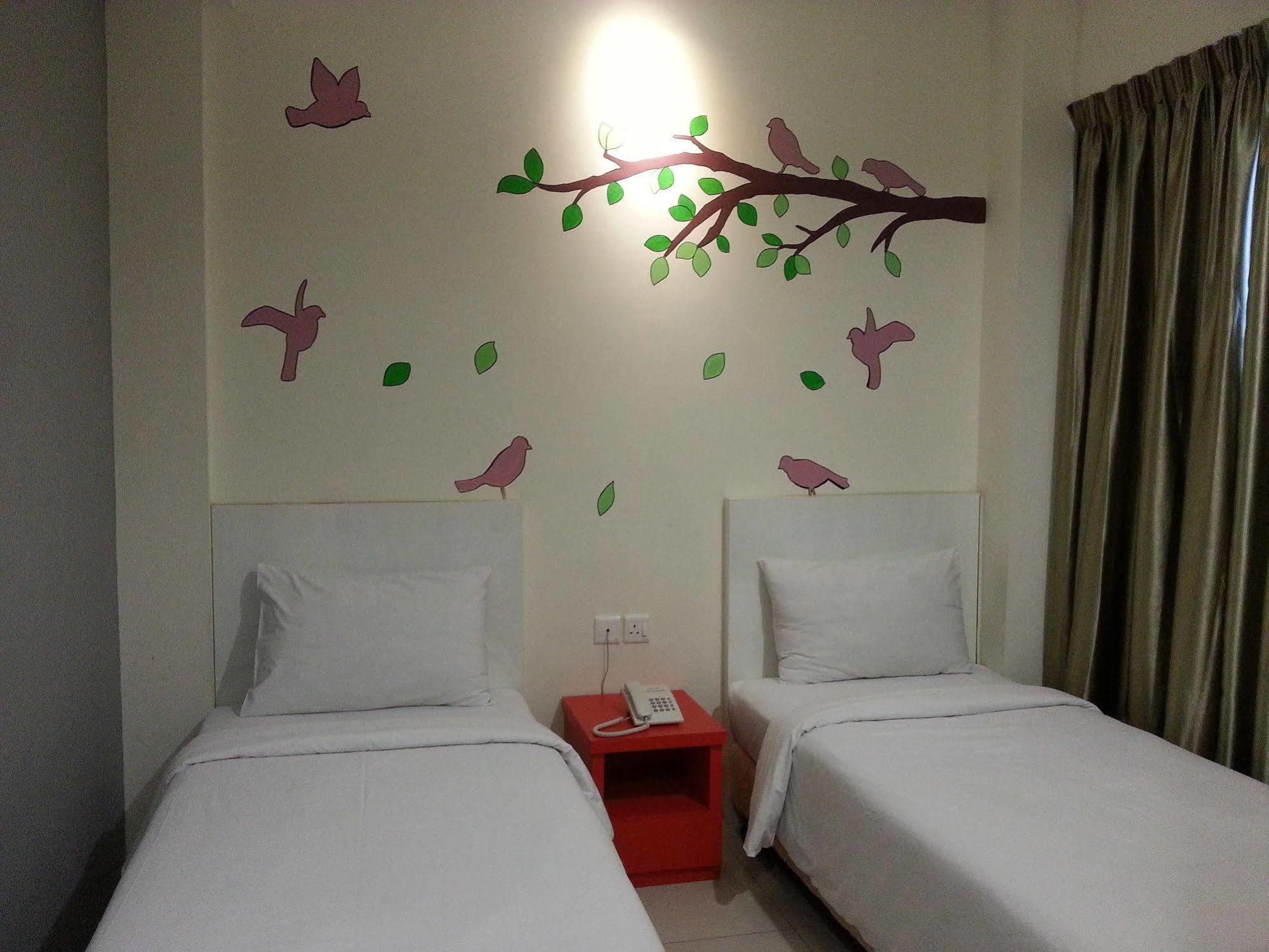 Hotel Strawberry Fields Petaling Jaya Dış mekan fotoğraf