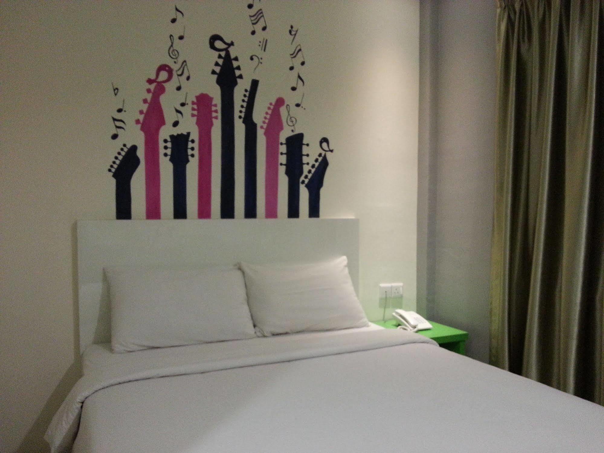 Hotel Strawberry Fields Petaling Jaya Dış mekan fotoğraf